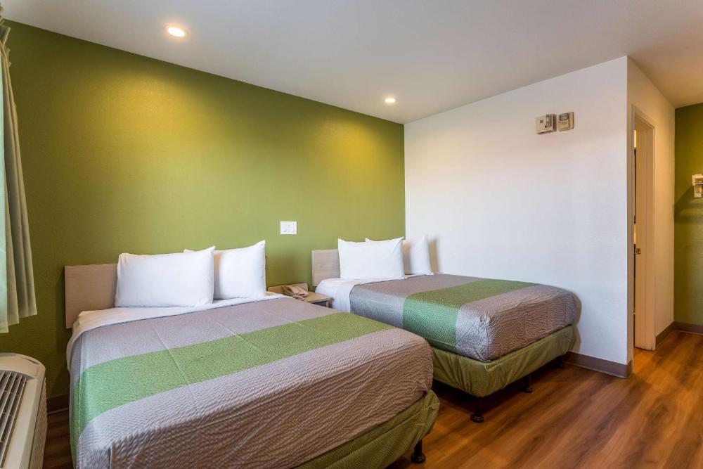 Quadruple Room - Non-Smoking interior