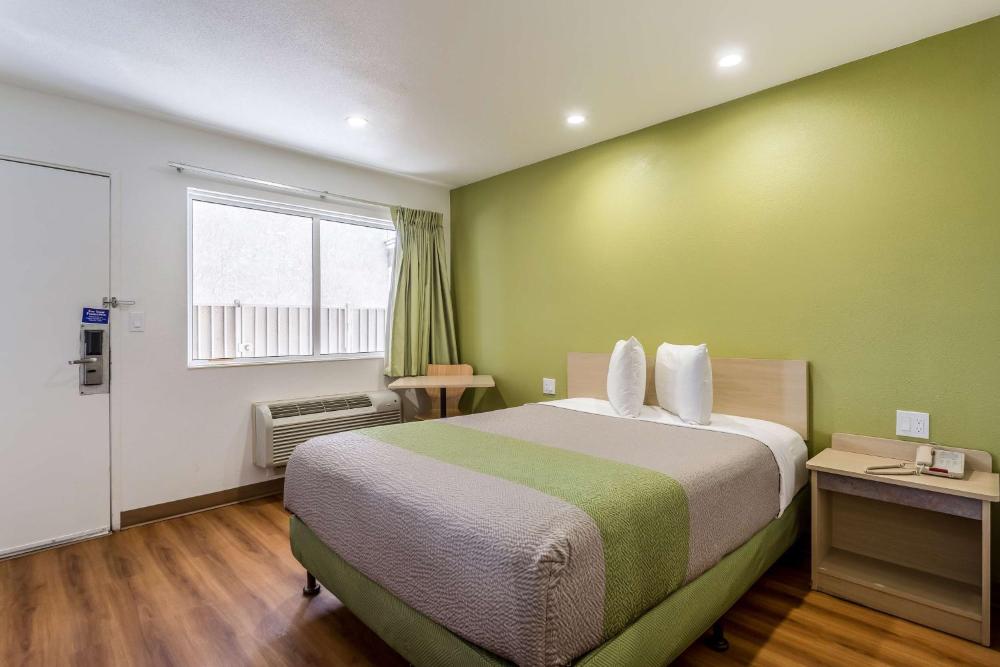Double Room - Disability Access - Roll In Shower interior